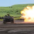 10式戦車のスラローム