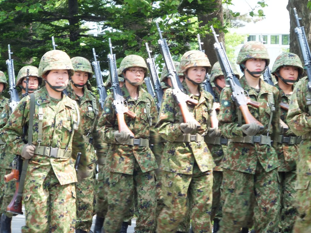 日本の自衛隊になるには？気になる自衛隊のお給料は？